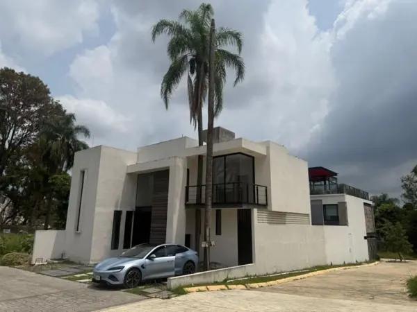 Casa en VENTA Y RENTA a 12 minutos del centro de Cuernavaca.