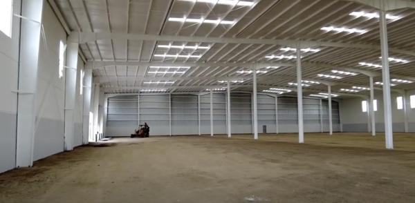 NAVE INDUSTRIAL EN PUERTO INTERIOR