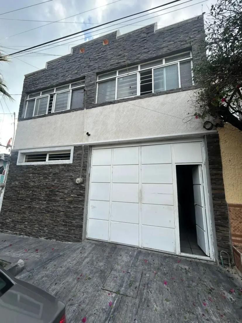 Foto 0 de Casa en venta en Guadalajara con amplios espacios y ubicación estratégica | Id nn-ux1000183