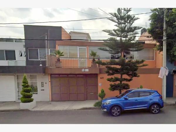 Remate Hipotecario en Clavería, Casa de 4 Recámaras en Azcapotzalco