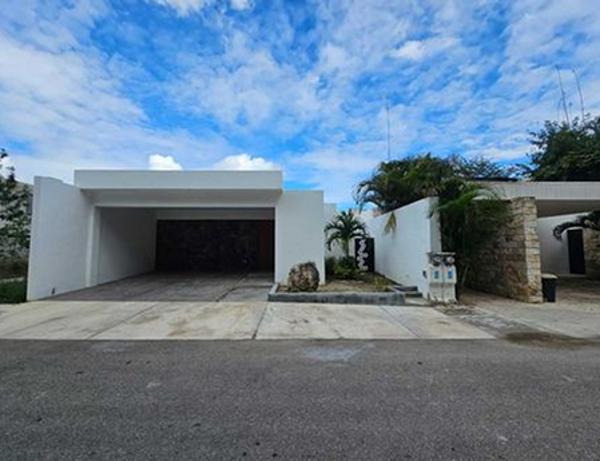 | Casa en renta en privada Chaactún Zona Country |