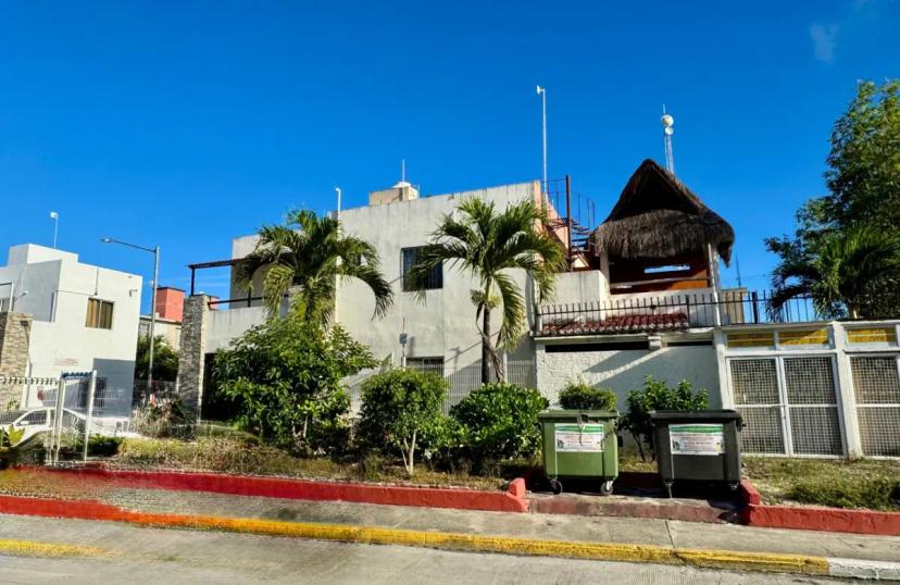 Foto 0 de Casa en esquina, con balcón y terraza con palapa, en venta, El Encanto, Cozumel | Id nn-bz1000750