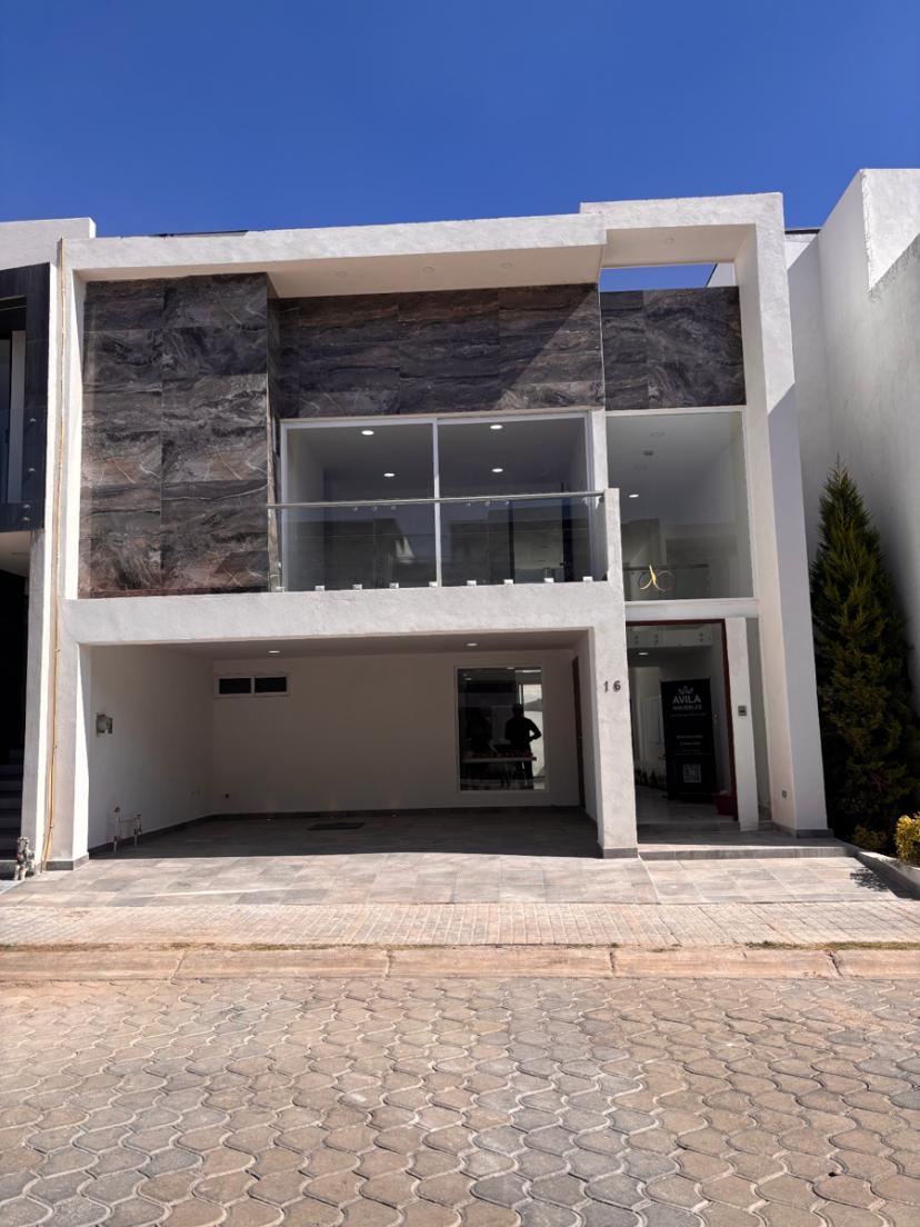 Foto 0 de Casa en venta en lomas de Angelópolis | Id nn-kz1000230