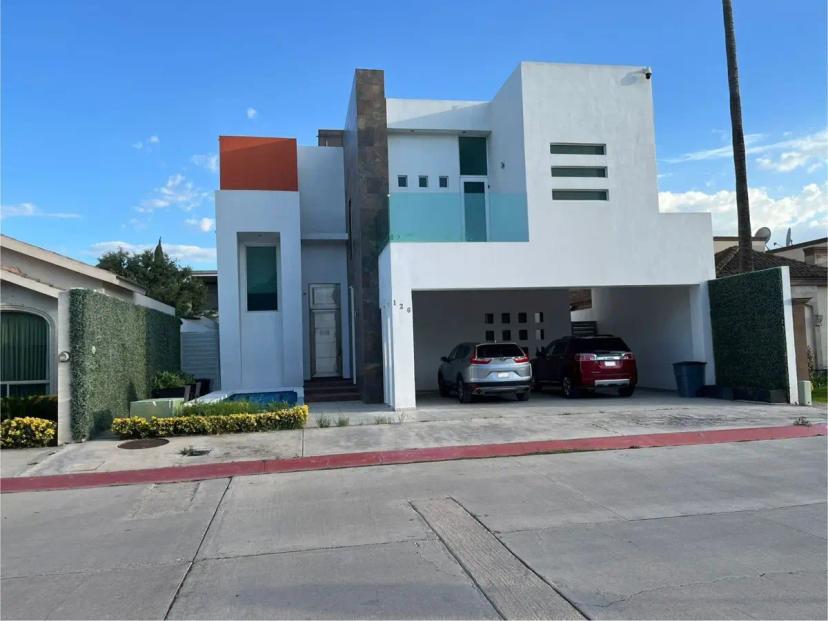 Foto 0 de Casa en Venta en Fraccionamiento Privado, Jardines de Versalles, Saltillo | Id nn-op1000203