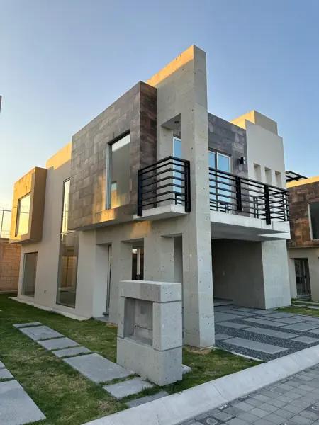 Casa en Renta con Excelentes Acabados en Condominio de Zinacantepec