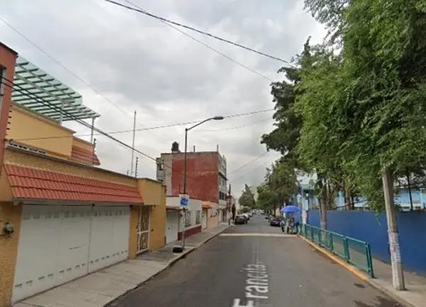 Casa en REMATE BANCARIO en la Petrolera Azcapotzalco.