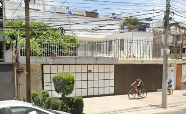 Casa en Remate Bancario en Polanco III Sección, Miguel Hidalgo con Cuatro Recámaras