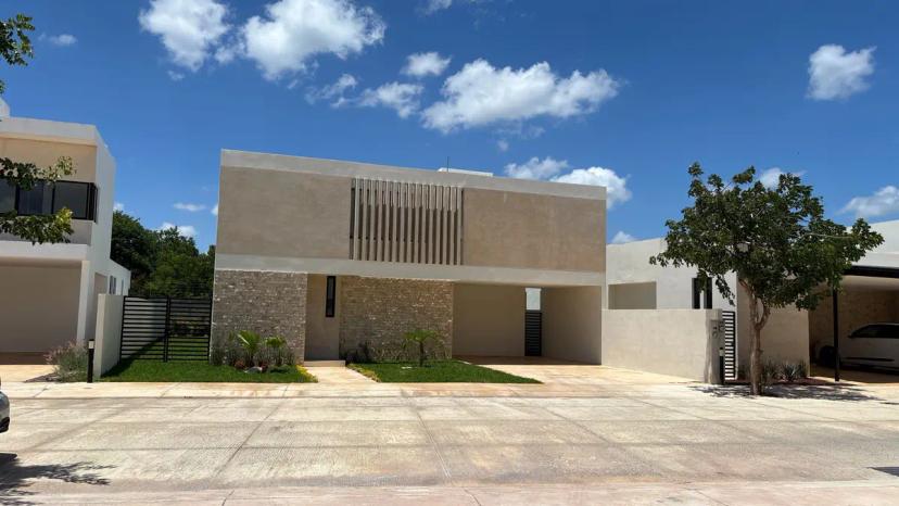 Foto 0 de Venta de casa en Residencial en el Norte de Merida | Id mx25-wd1257