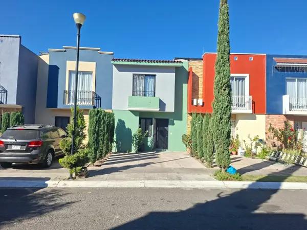 LINDA CASA EN VENTA EN PARQUES DE TESISTAN