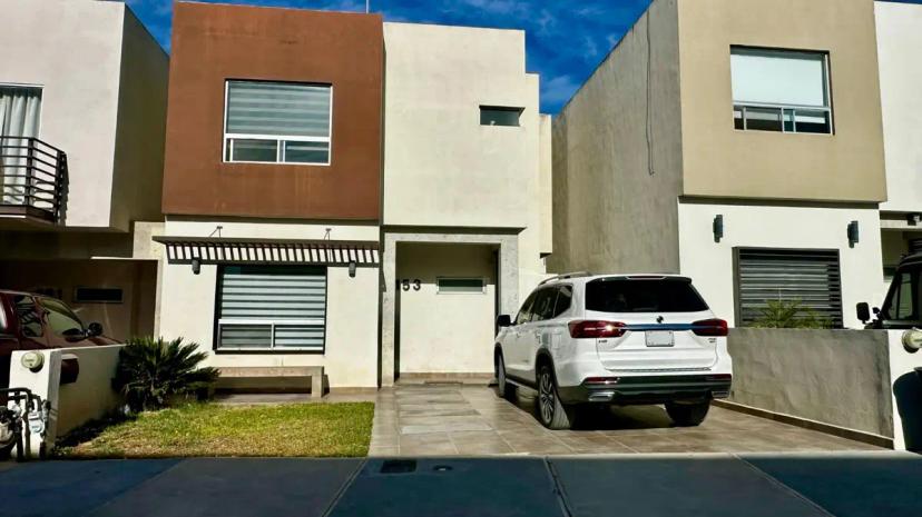 Foto 0 de Casa en Venta en Terranova, Saltillo: Espaciosa Propiedad en Comunidad Cerrada | Id nn-gs1000356