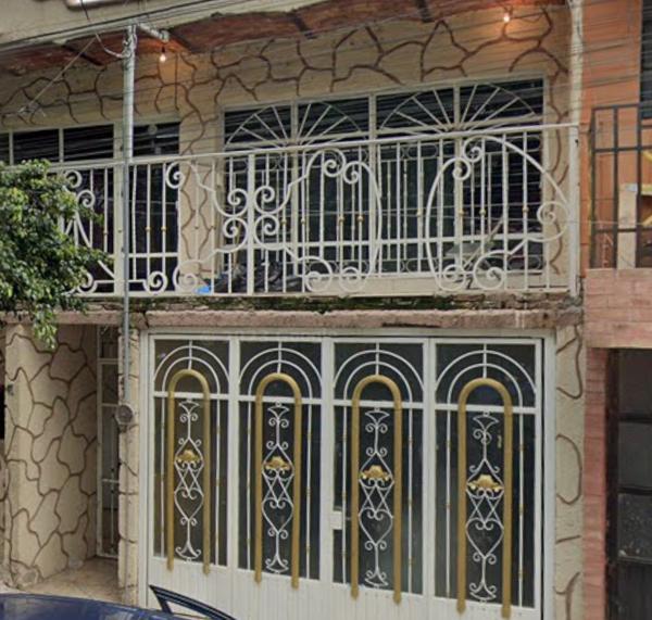Casa en Venta en Guadalajara, Cerca de Servicios en Valentin Gomez Farias Casa en Venta en Guadalajara, Cerca de Servicios en Valentin Gomez Farias
