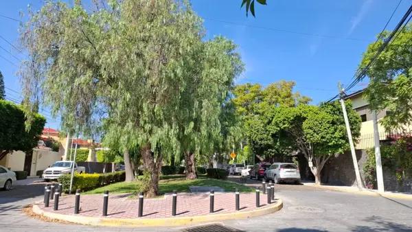 Amplia CASA en Venta CON ELEVADOR en Álamos 2da Secc