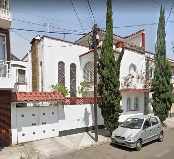 Casa en Remate Bancario  con Tres Recámaras en Clavería, Azcapotzalco
