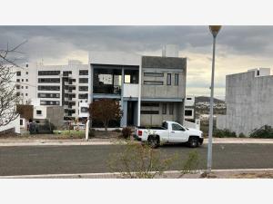 Casa en Venta en Punta Esmeralda – Diseño Contemporáneo, Vistas Panorámicas y Seguridad 24/7