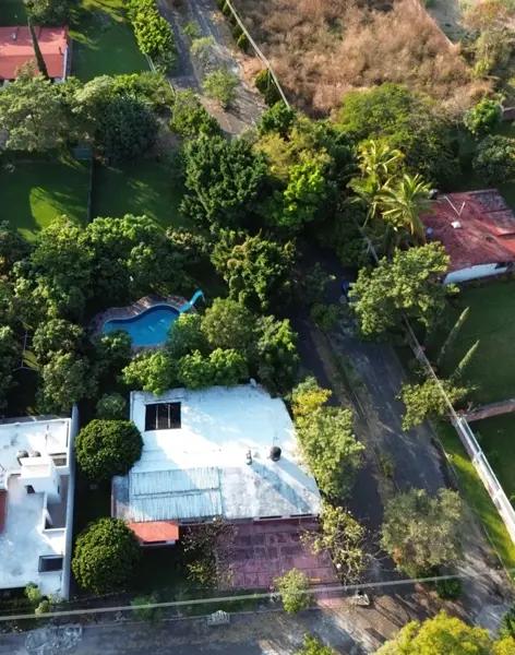 VENTA DE CASA, ALBERCA MAS TERRENO ADICIONAL  $3 MILLONES DE PESOS EN FRACC. VERGELES,  MORELOS