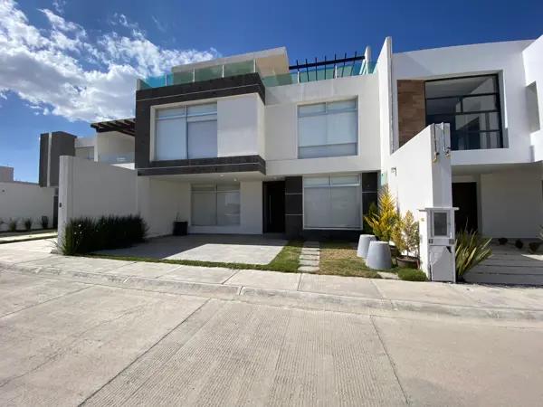 Casa en Venta en Mineral de la Reforma: Amplia y Segura en Comunidad Cerrada Casa en Venta en Mineral de la Reforma: Amplia y Segura en Comunidad Cerrada