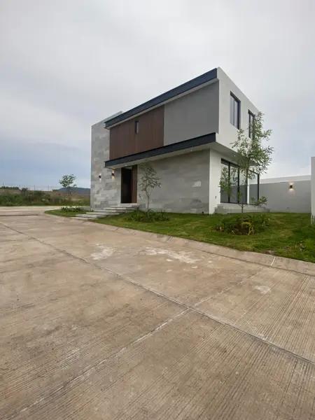CASA EN VENTA EN LOMAS DEL MOLINO V CASA EN VENTA EN LOMAS DEL MOLINO V