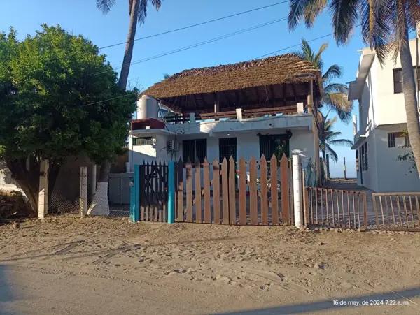 Casa a la orilla del mar en Playa Azul