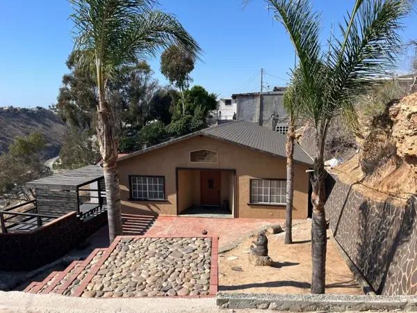 CASA EN RENTA EN COL. LOS ALTOS , EL SOLER  TIJUANA, AMPLIO TERRENO 300 MT2, 200 MT2 HABITACIONAL, 2
