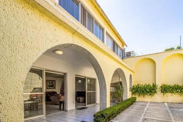CASA SOLA EN VENTA EN GRAN UBICACIÓN.