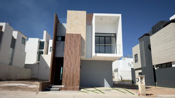 Casa en venta de 4 recámaras con roof garden en Altara Residencial, Pachuca