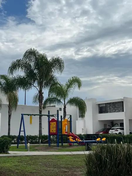 Casa en venta con opción a renta en Fraccionamiento Altania, Villa de Pozos