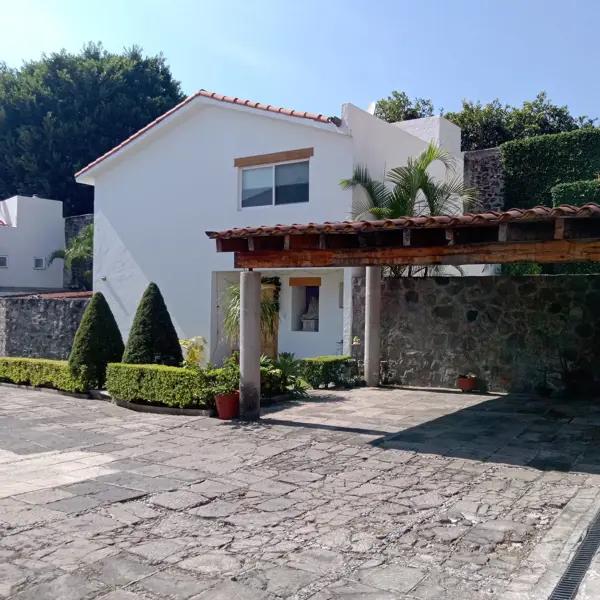 CASA EN CONDOMINIO CON ALBERCA, LOMAS DE ATZINGO