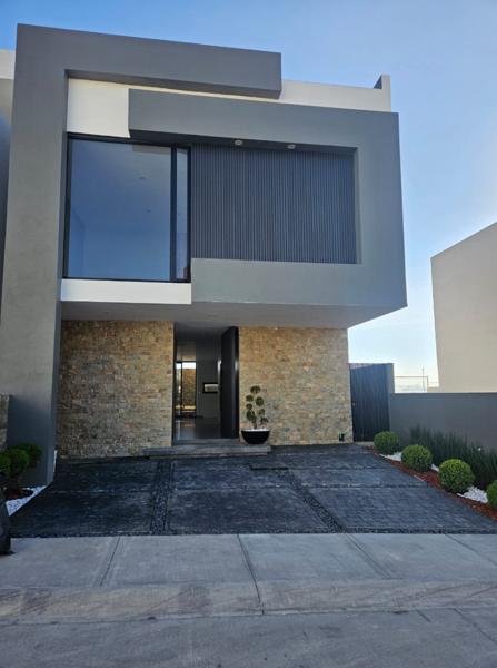 Casa en Venta en Pachuca: Amplia Residencia en Altara 164