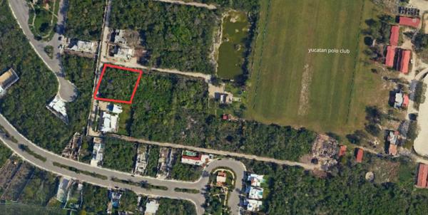 Terreno en venta a un costado de yucatan polo club  merida