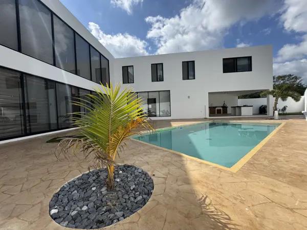 casa en venta con amplio terreno  jardines de la rejoyada merida yucatan