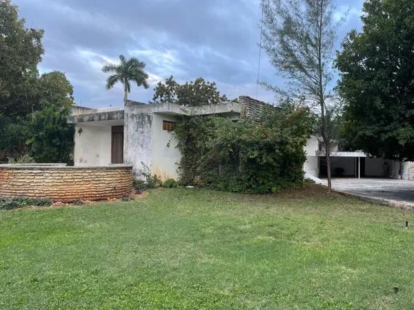 Casa en renta con terreno de 2,000 m2 cerca avenida circuito colonias merida Casa en renta con terreno de 2,000 m2 cerca avenida circuito colonias merida