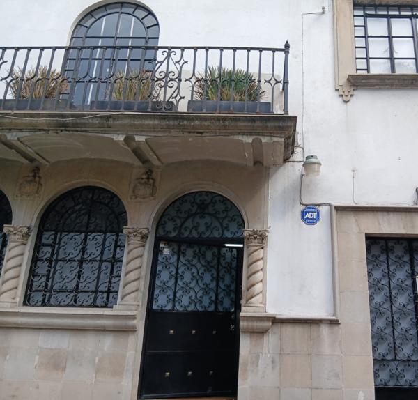 AMPLIA CASA RECIÉN REMODELADA PARA VIVIENDA, OFICINA, HOTEL O AIRBNB