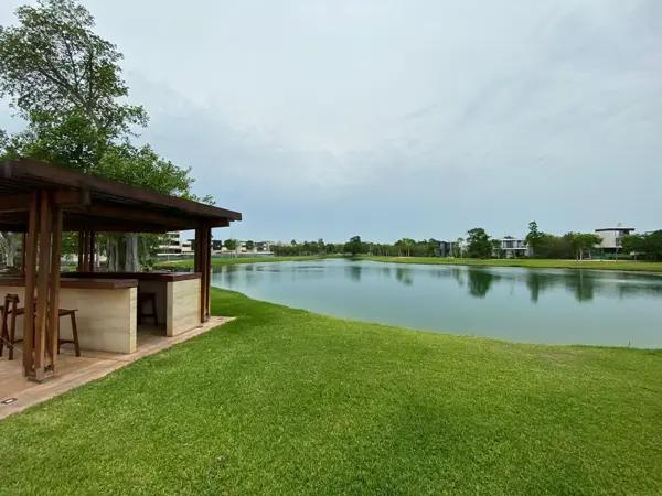 Terreno residencial en venta con amenidades exclusivas en cabo norte, merida