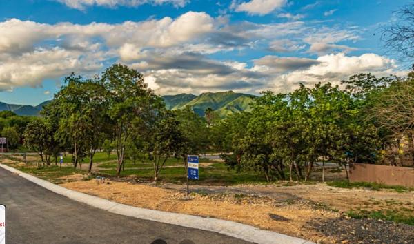 Terreno en venta en Villa de Santiago en Monterrey