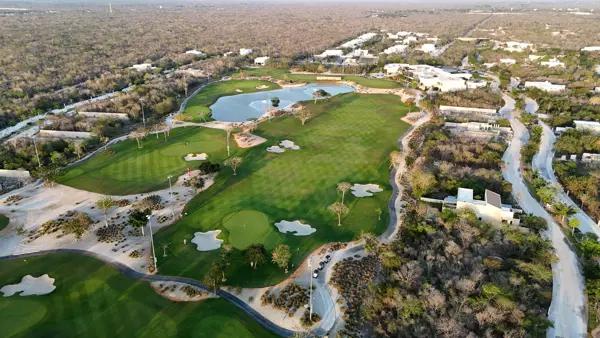 Terreno en venta  con campo de golf al norte de Mérida Yucatán