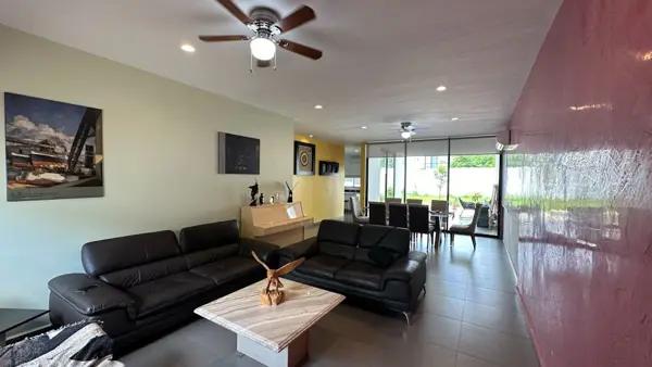 Casa en venta al norte de merida en  san josé tulipanes
