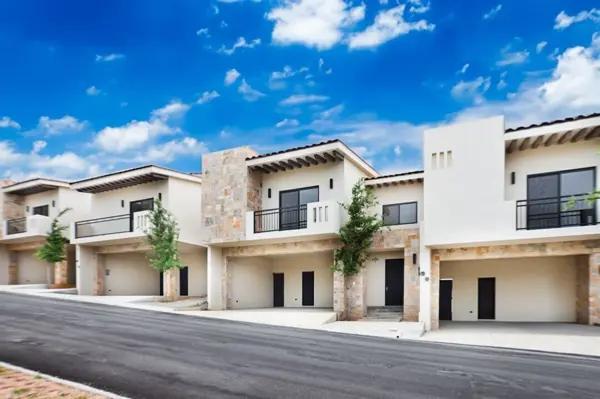 Casas en venta en Fraccionamiento privado en Santiago, NL
