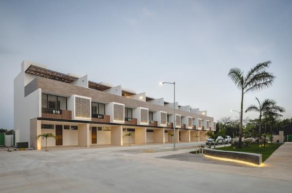 Casa en venta al norte de Mérida en Dzityá con alberca y balcón