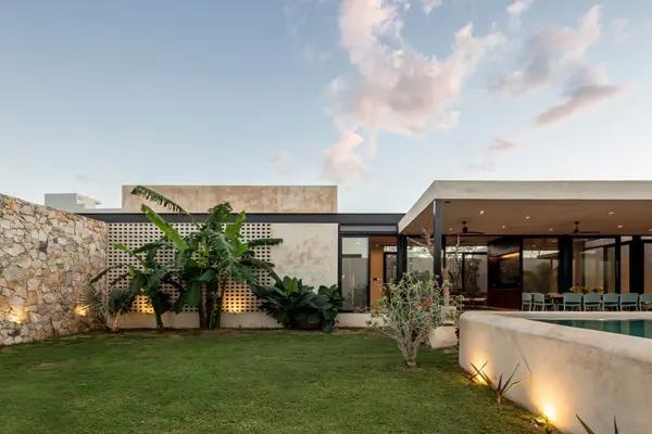 casa de una planta con gran terreno en venta en gertrudis copo merida yucatan