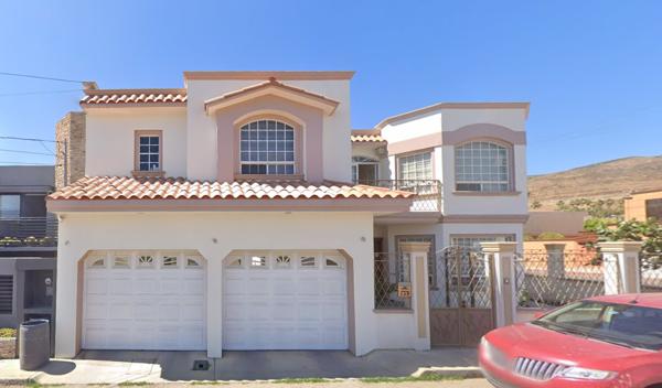 Casa en venta en Valle Dorado, Ensenada, Baja California