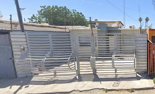 CASA A LA VENTA EN LIBERTAD MEXICALI BC YQH