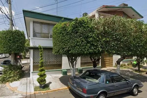 Casa en remate en Churubusco Tepeyac, Ciudad de México con 3 recámaras y acceso a servicios