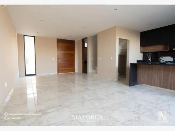 CASA EN VENTA MAYORCA RESIDENCIAL