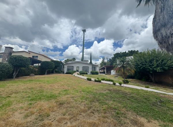 Se Renta Casa en Villas de Irapuato con gran jardín y en Av Principal Se Renta Casa en Villas de Irapuato con gran jardín y en Av Principal
