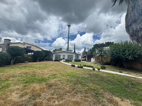 Se Vende Casa en Mirador del Valle con gran jardín frontal y trasero., Villas de Irapuato
