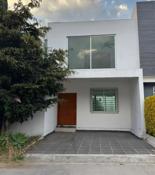 Residencia totalmente Remodelada en Residencial Bosque Cedros, Tlajomulco de Zúñiga Residencia totalmente Remodelada en Residencial Bosque Cedros, Tlajomulco de Zúñiga
