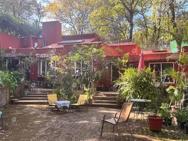Casa en Venta en Fraccionamiento Cerrado en Cuernavaca, Morelos - Espaciosa y Funcional