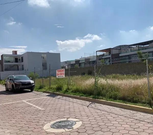 VENTA de Lote de Terreno en Privada Residencial en Morillotla con calle  Adoquínada. Con SERVICIOS M