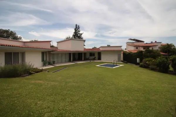 Hermosa Residencia en Una Planta en Condominio Exclusivo – Venta o Renta Hermosa Residencia en Una Planta en Condominio Exclusivo – Venta o Renta