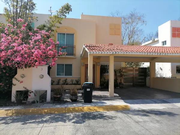 VENTA DE CASA EN FRACCIONAMIENTO PRIVANZAS CIUDAD DEL CARMEN CAMPECHE AD15